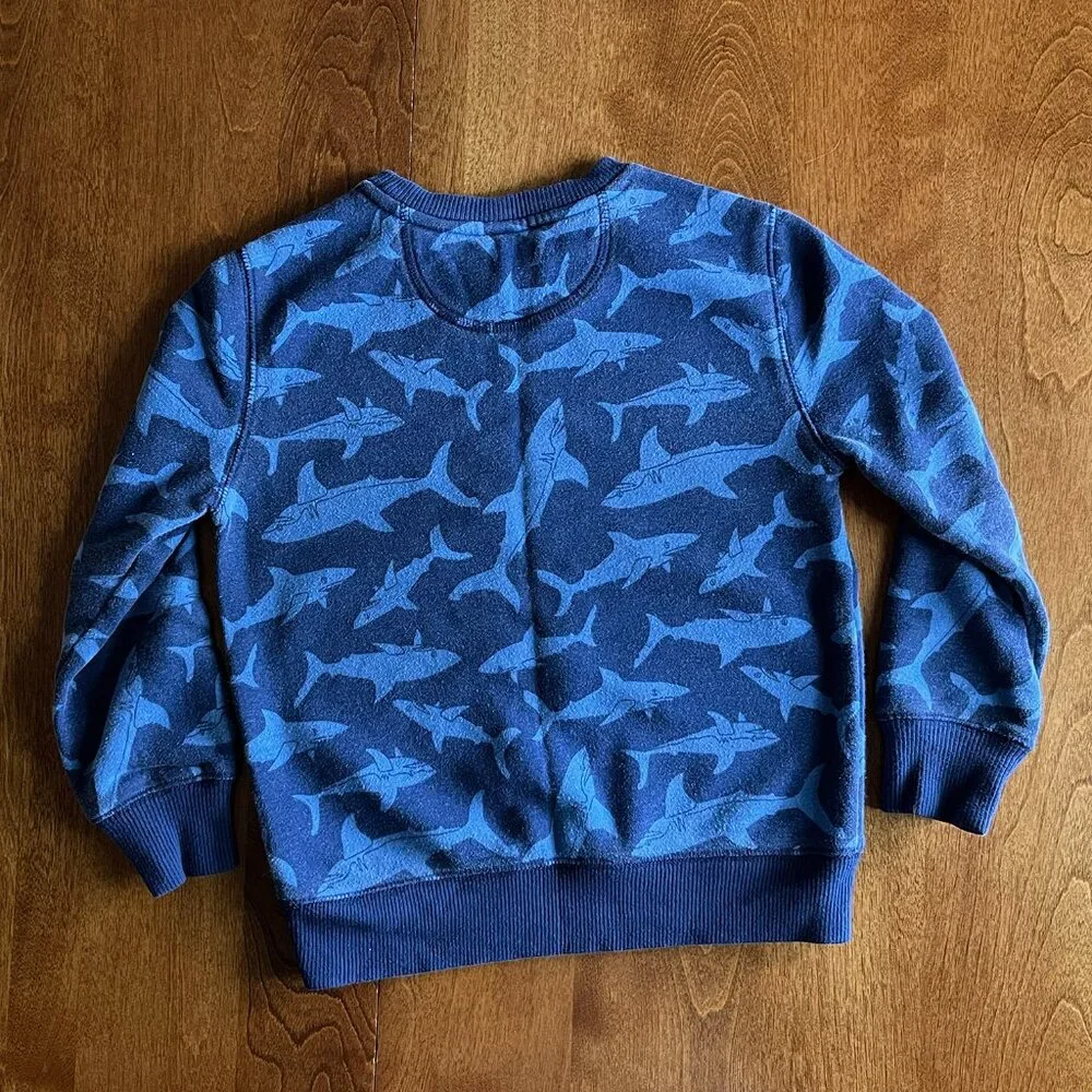 Amazon Essentials shark sweatshirt XS 5-6